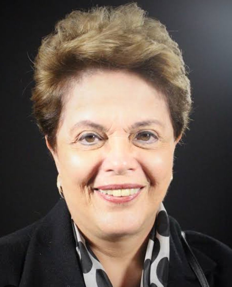 JoaquinTeixeira's tweet photo. Professora na minha época / Professora hoje em dia https://t.co/3oKwyUw4Gs