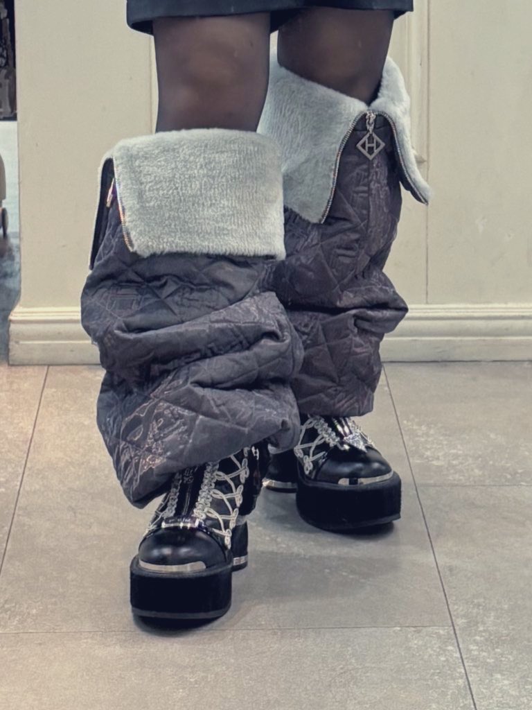 銀河に座する透明彩度のキルティングレッグウォーマー』 white purple