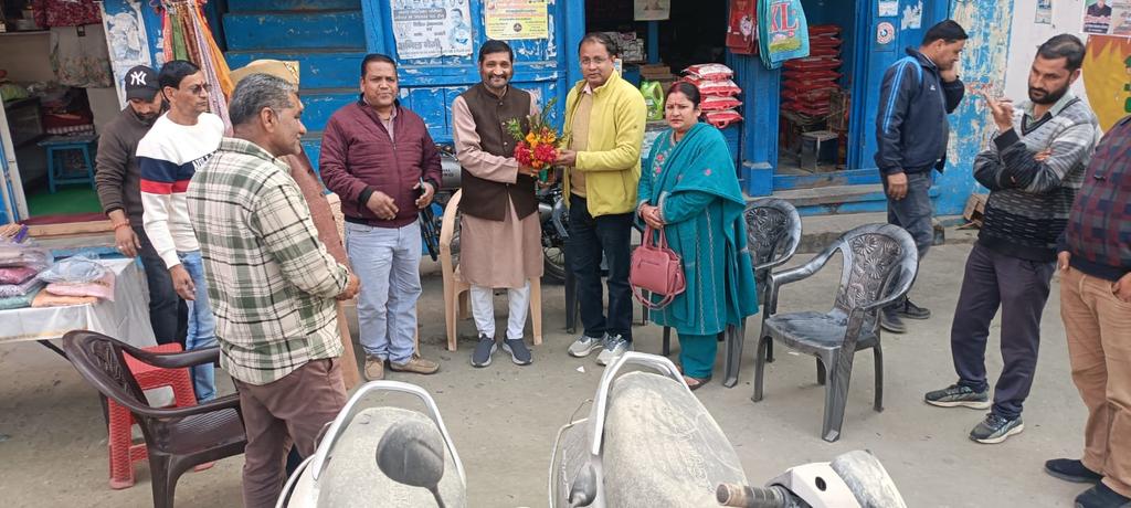 REAPChamoli's tweet photo. जिला परियोजना प्रबंधक, REAP द्वारा  माननीय Anil Nautiyal (कर्णप्रयाग विधायक) से शिष्टाचार भेंट की गई। इस अवसर पर REAP परियोजना के अंतर्गत संचालित विभिन्न आजीविका गतिविधियों एवं महिला स्वयं सहायता समूहों के सशक्तिकरण संबंधी कार्यों पर विस्तृत चर्चा की गई।
@cdo_chamoli 
@ChamoliDm https://t.co/oJyUyQMo7Q