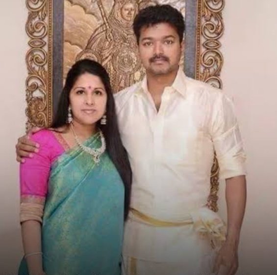 थलापति विजय की पत्नी में लगाया गंभीर आरोप

स्टार से नेता बने थलापति विजय की पत्नी संगीता सोर्नालिंगम ने तलाक की अर्जी दायर की है

विजय पर एक एक्ट्रेस के साथ कथित एक्स्ट्रा मैरिटल अफेयर का आरोप लगाया है
दोनों दो साल से अलग-अलग रह रहे हैं

इनका भी रिश्ता टूटने वाला .....See more