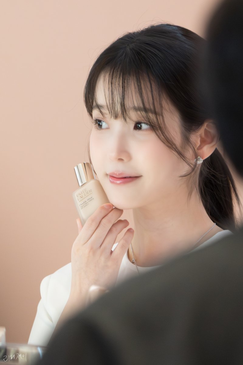 [26.02.26.] 에스티로더 팝업 아이유 #에스티로더 #esteelauder #아이유 #iu

<1/6>