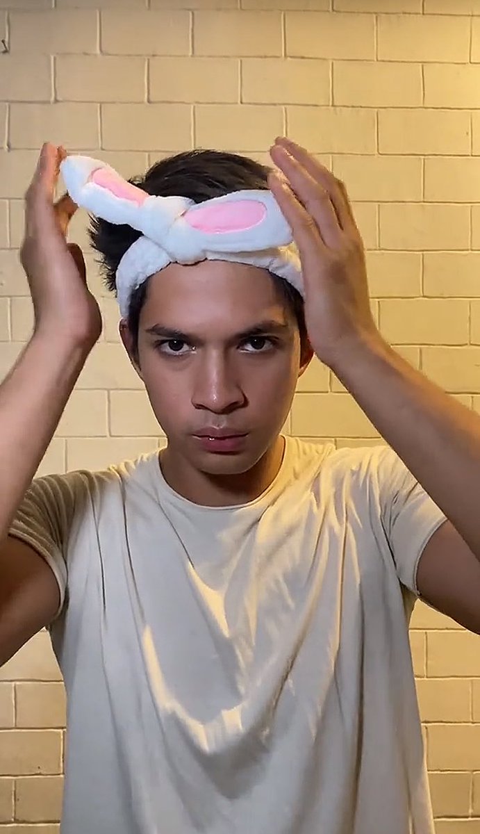 𝓥 🎀 tweet media