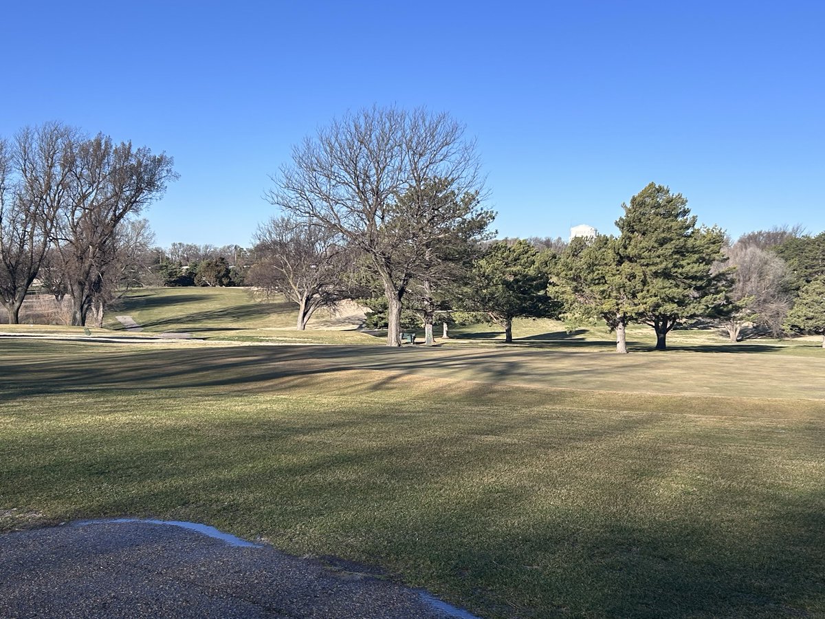 ItsMeJake36's tweet photo. @DustyLikins working at the Dodge City Country Club in some gorgeous weather listening to y’all.  
🏌🏼⛳️

#NoBlueChewNeeded https://t.co/AV2Q6a7D6C