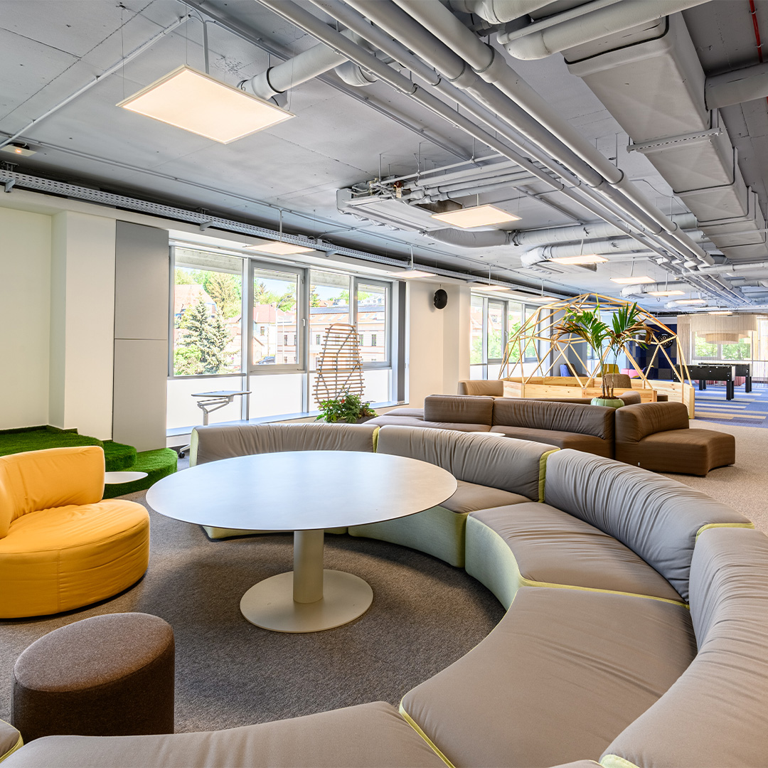ZEISS_Group's tweet image. Discover #ZEISS Miskolc, our Hungarian HQ in the heart of the city, where our teams create #innovative, dynamic digital solutions for Health &amp;amp; Life Science and Manufacturing Solutions empowering customers to shape their markets – all across six vibrant floors!