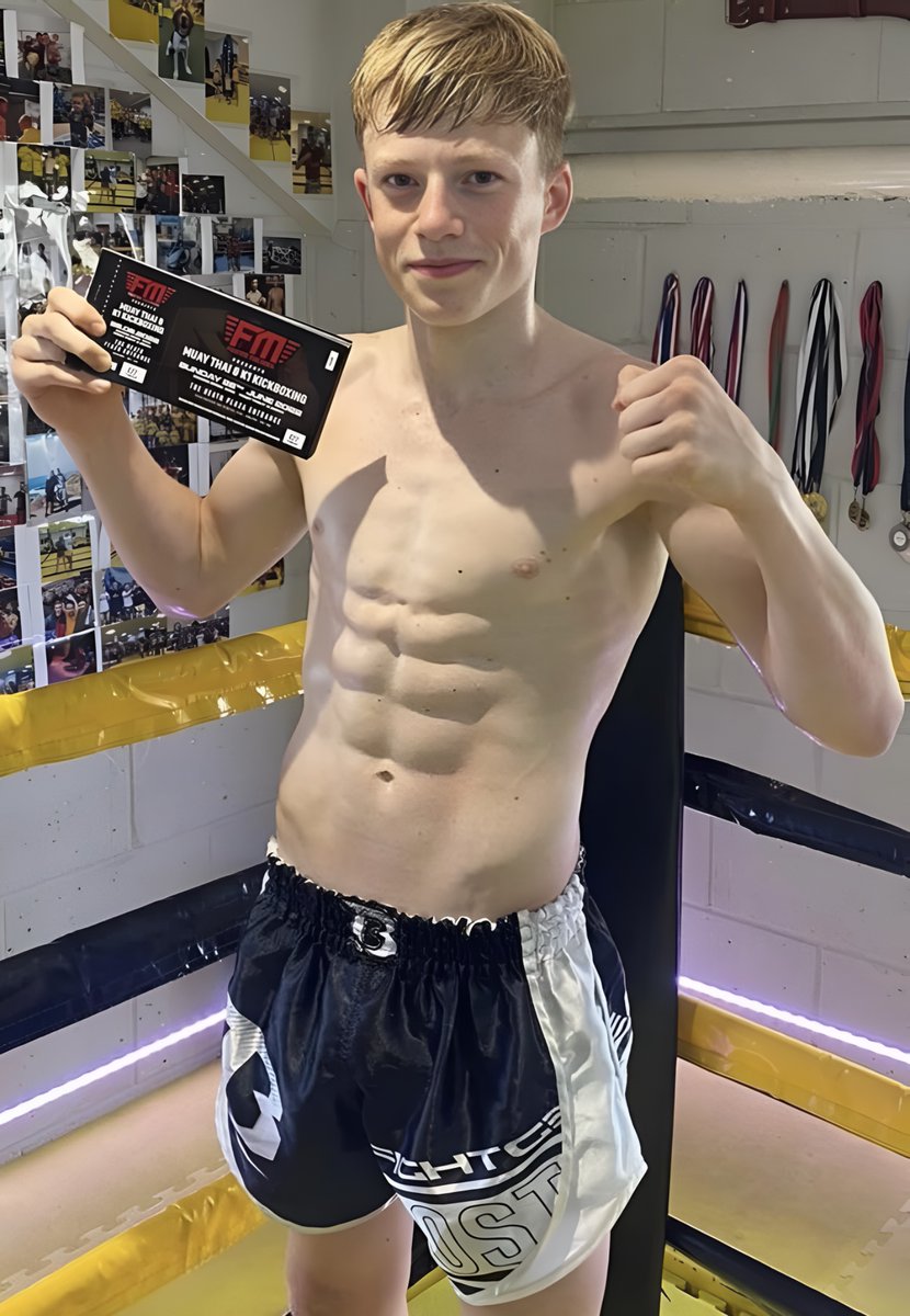 sportsgearfet's tweet image. #shirtlessguys #shirtlessjock #boxer #cuteguy #sportsgear #fitguys