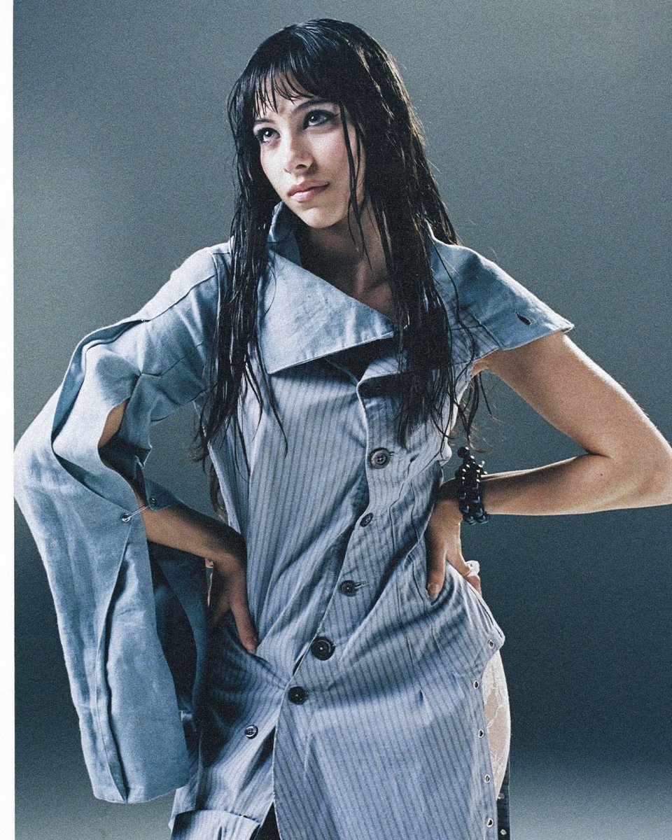 M E L A N I tweet media