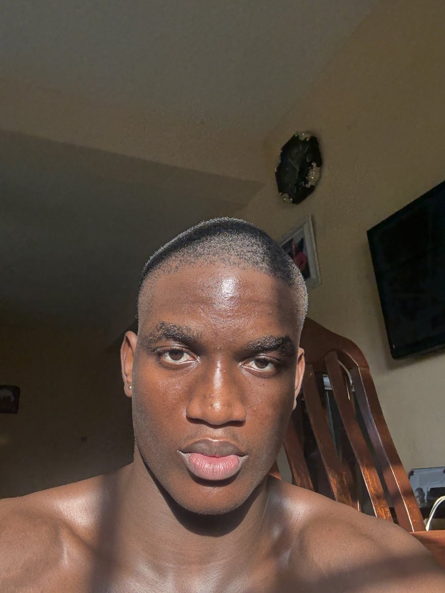 Baddy of Lagos 👑 tweet media