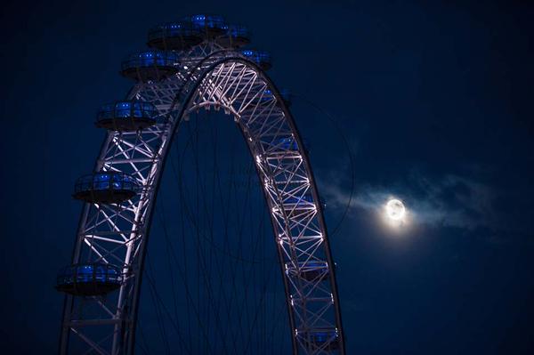 QualityCityApts's tweet image. Beautiful image of bright moon over the London Eye. RT WorldCityPhotog 

#BeautifulLondon #lovelondon