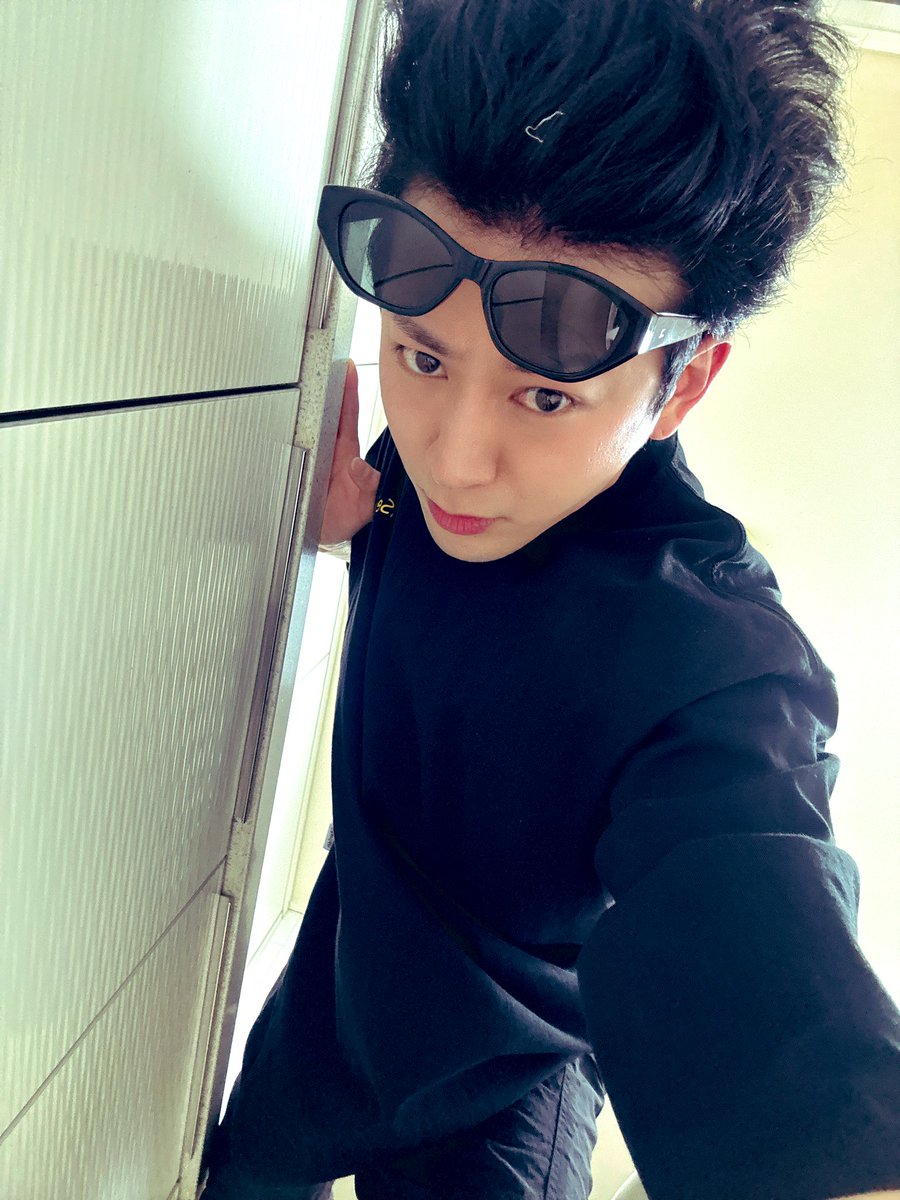 머리에 먼지 저거 뭐냐…