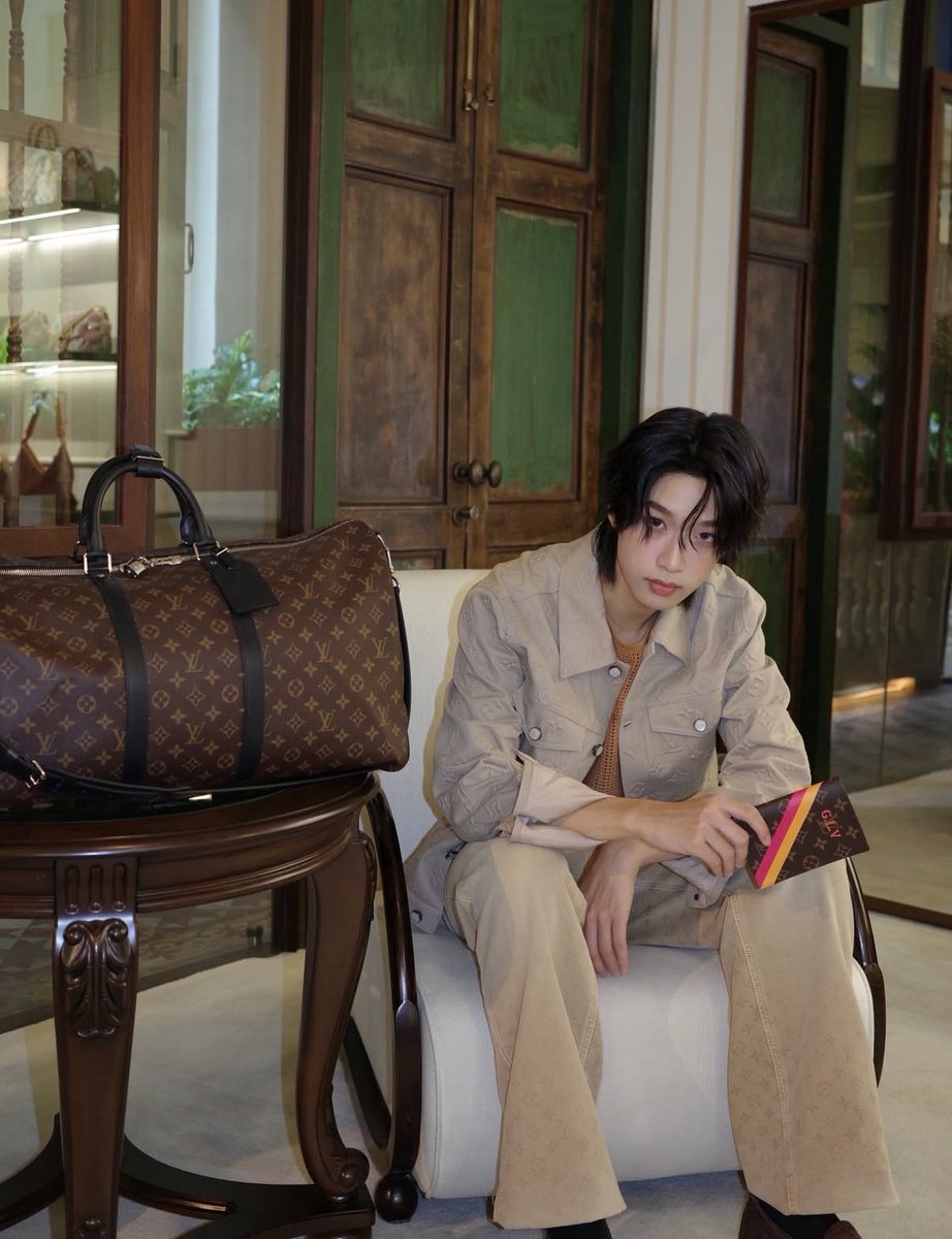 ดั่งแก้วดั่งแสงสุด ๆ 🤎✨👜

NEX x LV Hotel Bangkok
#NEXnattakit #LouisVuitton