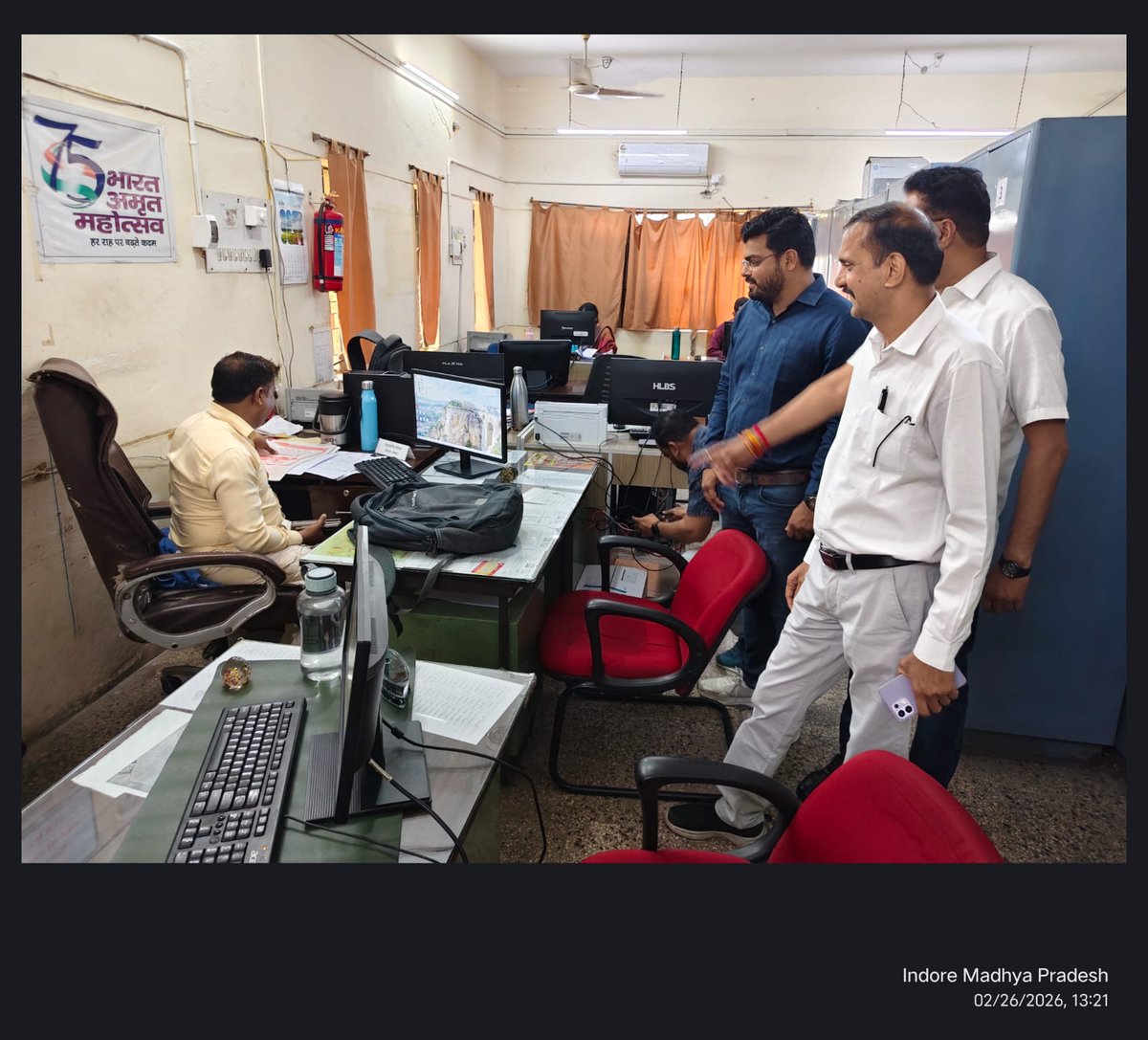DoIndore's tweet photo. स्वच्छता पखवाड़ा (विशेष स्वच्छता ड्राइव) - 2026 के अंतर्गत, दिनांक 26.02.2026 को कार्यालय में, सक्षम प्राधिकारी द्वारा नामित समिति ने रनिंग ट्रोफी देने हेतु, विभिन्न क्षेत्रों का निरीक्षण किया गया | https://t.co/JZ6qkUEuAZ