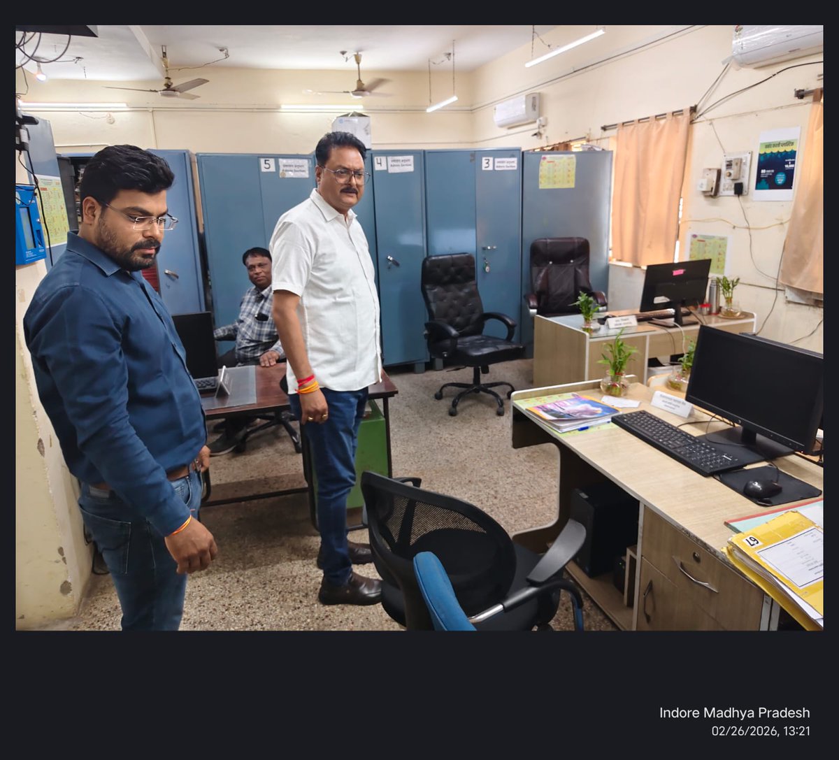 DoIndore's tweet photo. स्वच्छता पखवाड़ा (विशेष स्वच्छता ड्राइव) - 2026 के अंतर्गत, दिनांक 26.02.2026 को कार्यालय में, सक्षम प्राधिकारी द्वारा नामित समिति ने रनिंग ट्रोफी देने हेतु, विभिन्न क्षेत्रों का निरीक्षण किया गया | https://t.co/JZ6qkUEuAZ