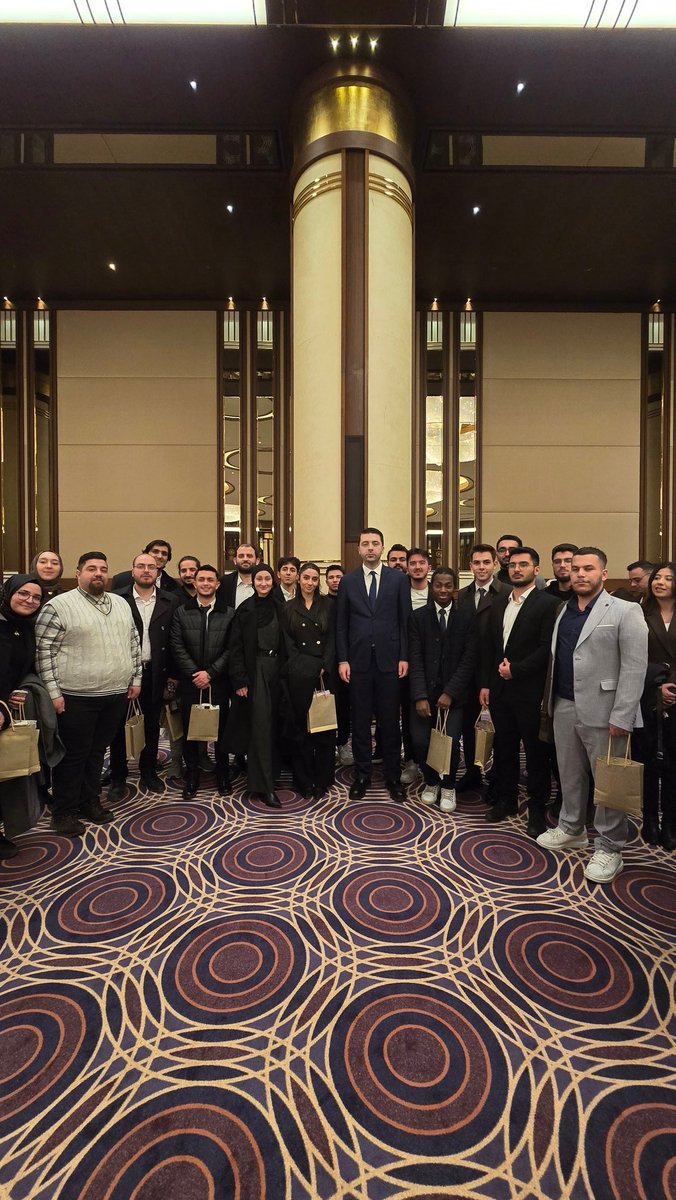 GSB_MeramGM's tweet photo. Cumhurbaşkanımız Sn. Recep Tayyip ERDOĞAN'ın davetlisi olarak gençlerimiz ile birlikte Cumhurbaşkanlığı Külliyesinde gerçekleştirilen Gençlerle ve Sporcularla İftar programına katıldık. 

#KülliyedeRamazan https://t.co/Q4y2btvzlB