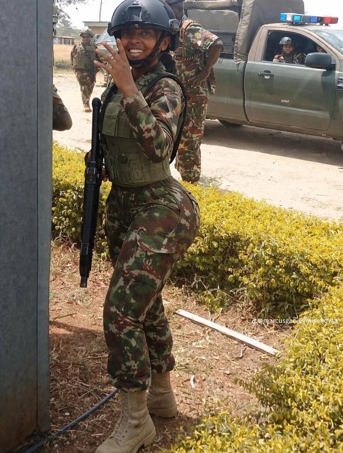 Kama uyu kazi yake ni nini kambini ?