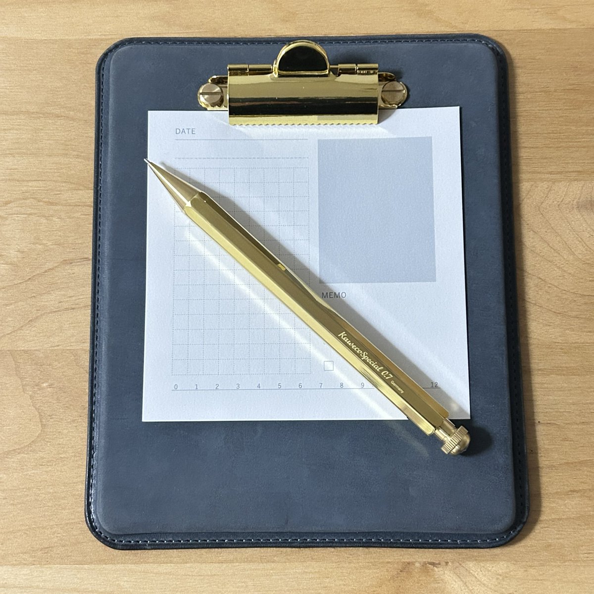 真鍮といえば
買っちゃったんですよねー
経年変化が楽しみです

お題ありがとうございます
#空想書写