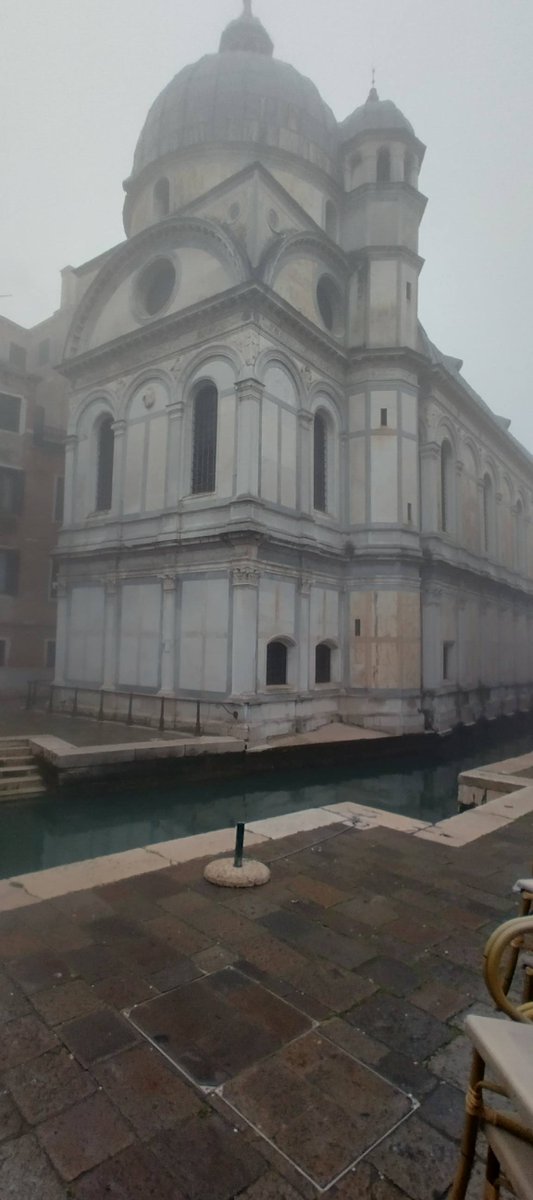 MarcoBorghi_Ve's tweet photo. Un gioiello nella nebbia o meglio:nel #caigo
Santa Maria dei Miracoli https://t.co/KGhO7aotZm