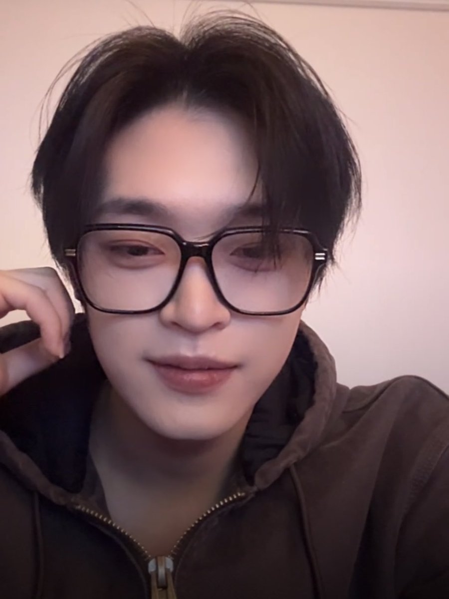 XIe9w's tweet photo. 🫰🤤 https://t.co/MLtWKnNLV7