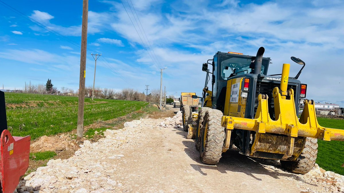 📍 Eyyübiye İlçesi

Kap – Küçük Kap güzergahında eski asfaltı söküyor, yerine daha sağlam ve konforlu bir ulaşım için stabilize yolumuzu büyük bir özveriyle hazırlıyoruz! 💪

✅Vatandaşlarımız için durmadan, yorulmadan çalışmaya devam ediyoruz!🚧

<a href="/sanliurfabld/">Şanlıurfa Büyükşehir 🇹🇷</a> 
<a href="/MithatCanKutluc/">Mithat Can KUTLUCA</a>