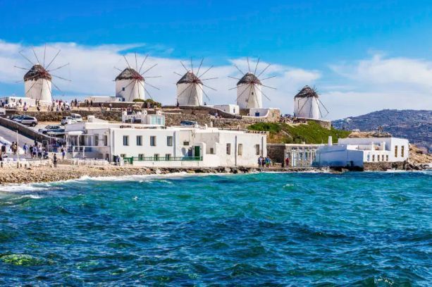 GreekBoston's tweet photo. From beach clubs to quiet corners, Mykonos 🇬🇷 has a rhythm all its own. Every visit feels like a little celebration 🎉
#greekboston #bostongreeks #mykonos #greece https://t.co/4Hq6Y5WUvG