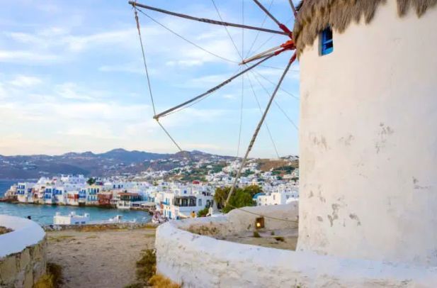 GreekBoston's tweet photo. From beach clubs to quiet corners, Mykonos 🇬🇷 has a rhythm all its own. Every visit feels like a little celebration 🎉
#greekboston #bostongreeks #mykonos #greece https://t.co/4Hq6Y5WUvG