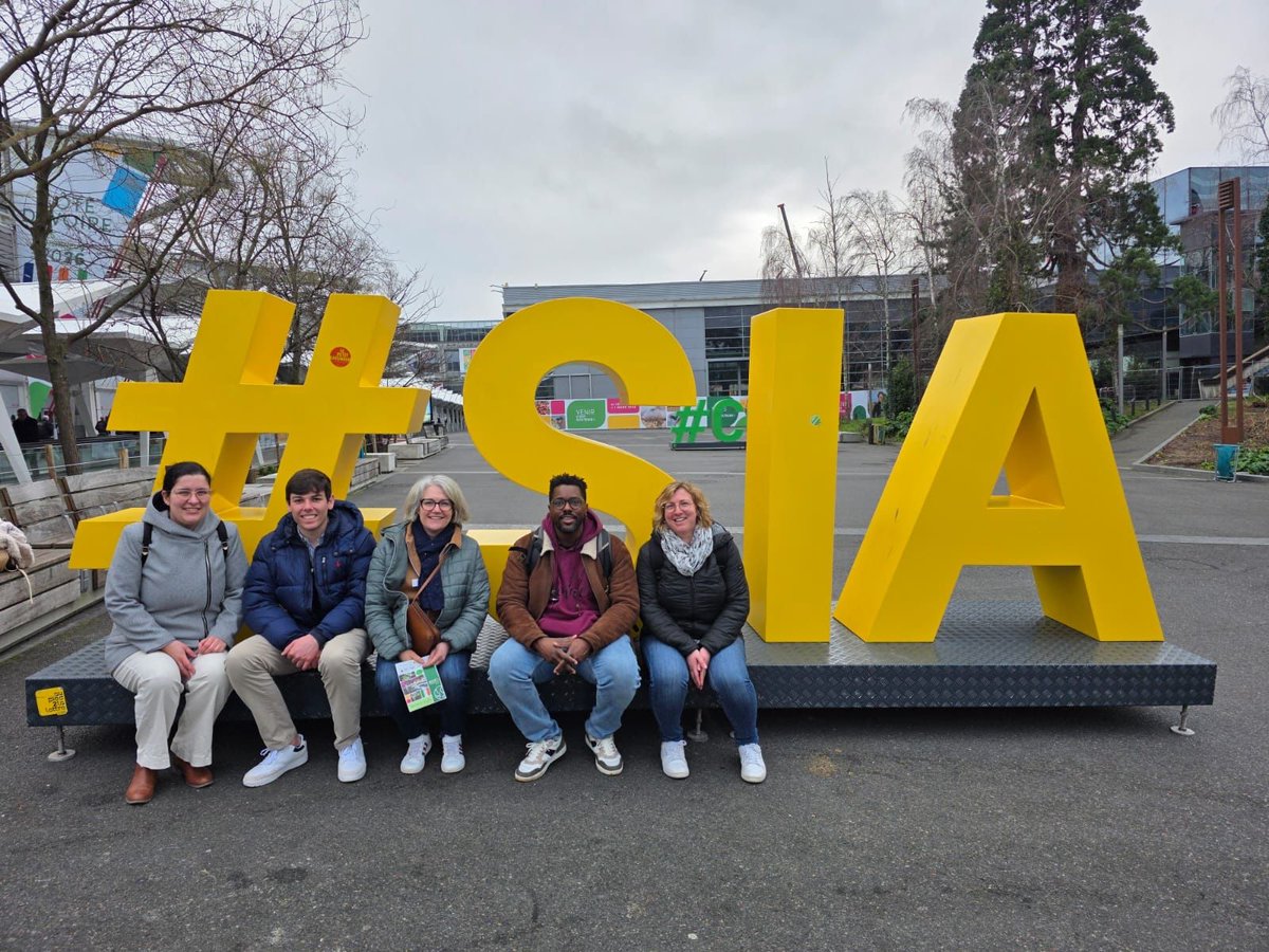 scaracoop's tweet photo. 💚 Fiers de nos #AtoutsJeunes au #SIA2026 !
Une partie de la nouvelle promotion présente au Salon pour célébrer les 20 ans du programme 🎉
Sur le plateau TV AGRI : Au programme #transmission #engagement #valeurs #stratégie

👏 Merci aux équipes et intervenants mobilisés ! https://t.co/TyJqgKDUAX
