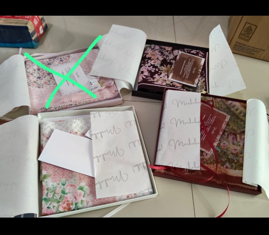 Jualan Hampers jilbab gini ada yang mau beli gak ya? ☺️

Sudah sama box nya, cantik bgt buat kado atau hadiah GA

Stok gak banyak, silahkan DM for order 🤩