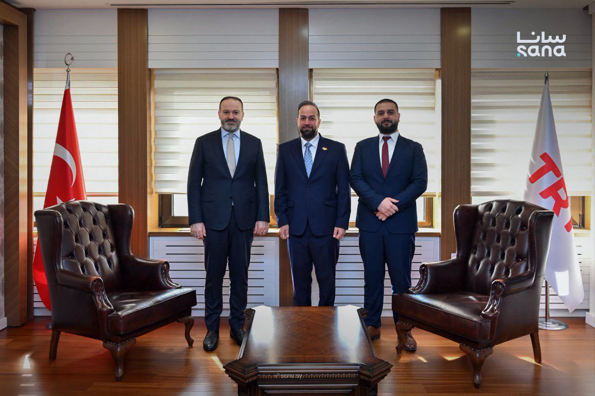 Suriye Enformasyon Bakanı Hamza Mustafa, Ankara’da TRT’nin genel merkezini ziyaret ederek TRT Genel Müdürü Muhammed Zahid Sobacı ile bir araya geldi.

Ziyarette medya faaliyetleri ve içerik üretim süreçleri ele alındı.