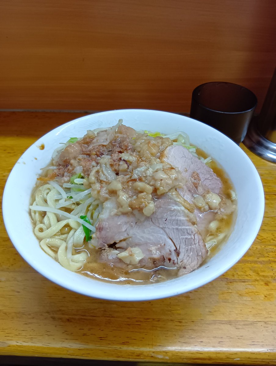 20260227 ラーメン二郎立川店
ラーメン、野菜少なめ、アブラ

久々の訪問。

麺、スープ、豚のスクラムは相変わらず凄い！美味しいラーメンありがとうございます！ごちそうさまでした！
