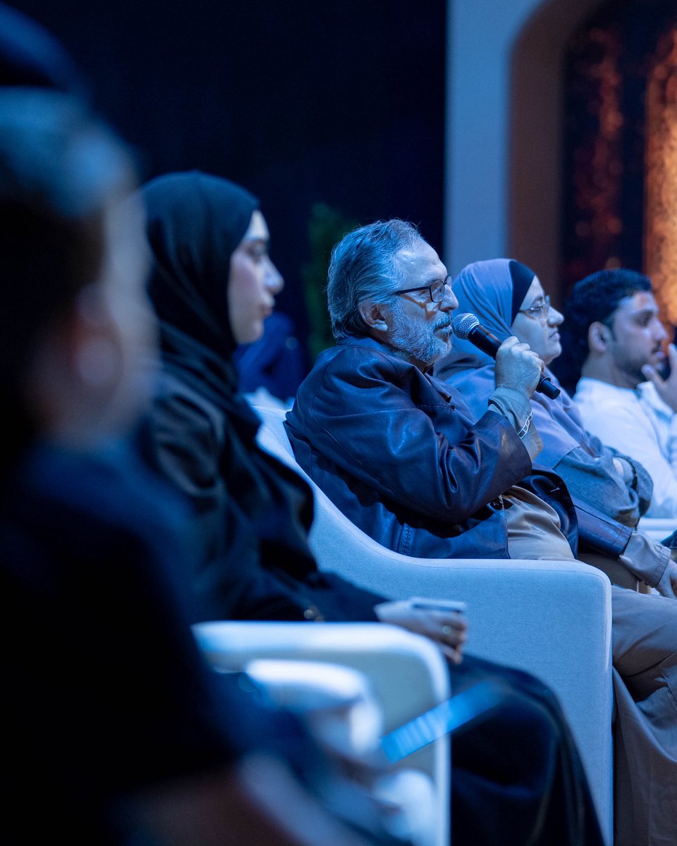 حوار ثري حول السفر بوصفه تجربة إنسانية، في ختام جلسات النسخة الـ 15 من المجلس الرمضاني لنادي الشارقة للصحافة.
الجلسة برعاية وكالة مطار الشارقة للسفريات "ساتا".