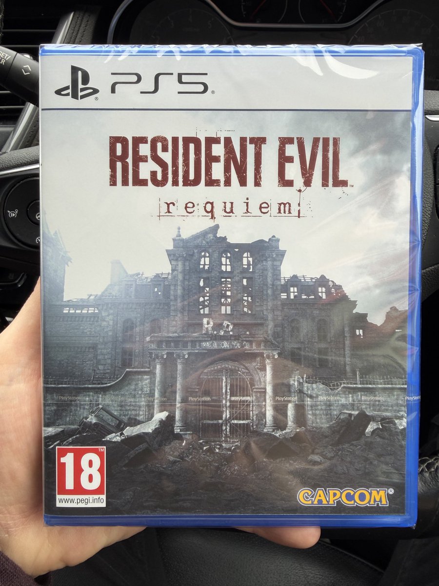 maashton_'s tweet photo. I have waited SO LONG for this! 😍

#ResidentEvil #ResidentEvilReqiuem #Capcom https://t.co/hK07IARWlO