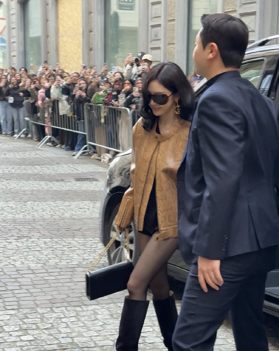 NingningGlobal's tweet photo. NINGNING on the way to Gucci Primavera show!

NINGNING AT GUCCI FW26
#NINGNINGxGucciFW26 https://t.co/bXV2HhuVj0