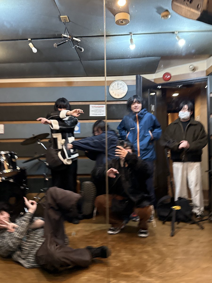 kocodewakaruyo's tweet photo. 新しきライブの報
この日の為、折々のバンドを結成しました
入場無料です　楽しんで

~折々バンドの皆さま~
タローコジマ
鳴瀨貴喜
Fumihiro Kaneko
星山夢輝
綿貫雪 https://t.co/wiglIOE5aI