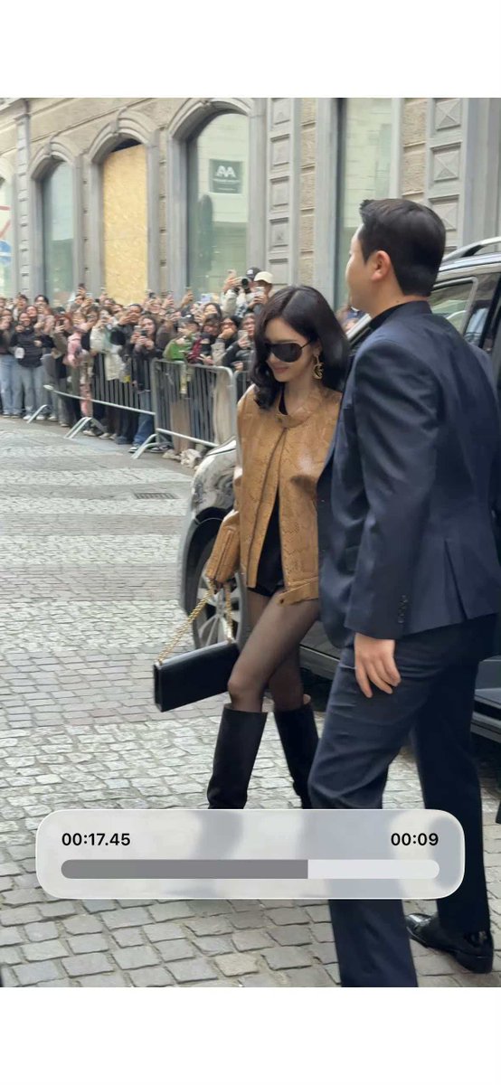zzkkyy183811's tweet photo. 오늘 드레스 정말 잘 어울려요🖤
세상에서 제일 예쁜 닝닝!

NINGNING AT GUCCI FW26
#NINGNINGxGucciFW26 https://t.co/KzLkqWE6gq