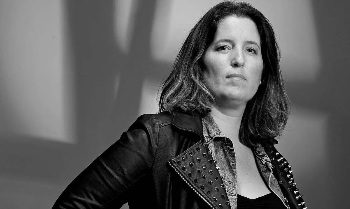 ¿Una novela que te descoloca y no te suelta? 👀📚

 Los muertos, de Agustina Bazterrica, es una ficción potente que mezcla lo cotidiano con lo inquietante, explorando cómo enfrentamos la pérdida y el misterio de lo que queda cuando alguien se va.

Una lectura que sigue resonando