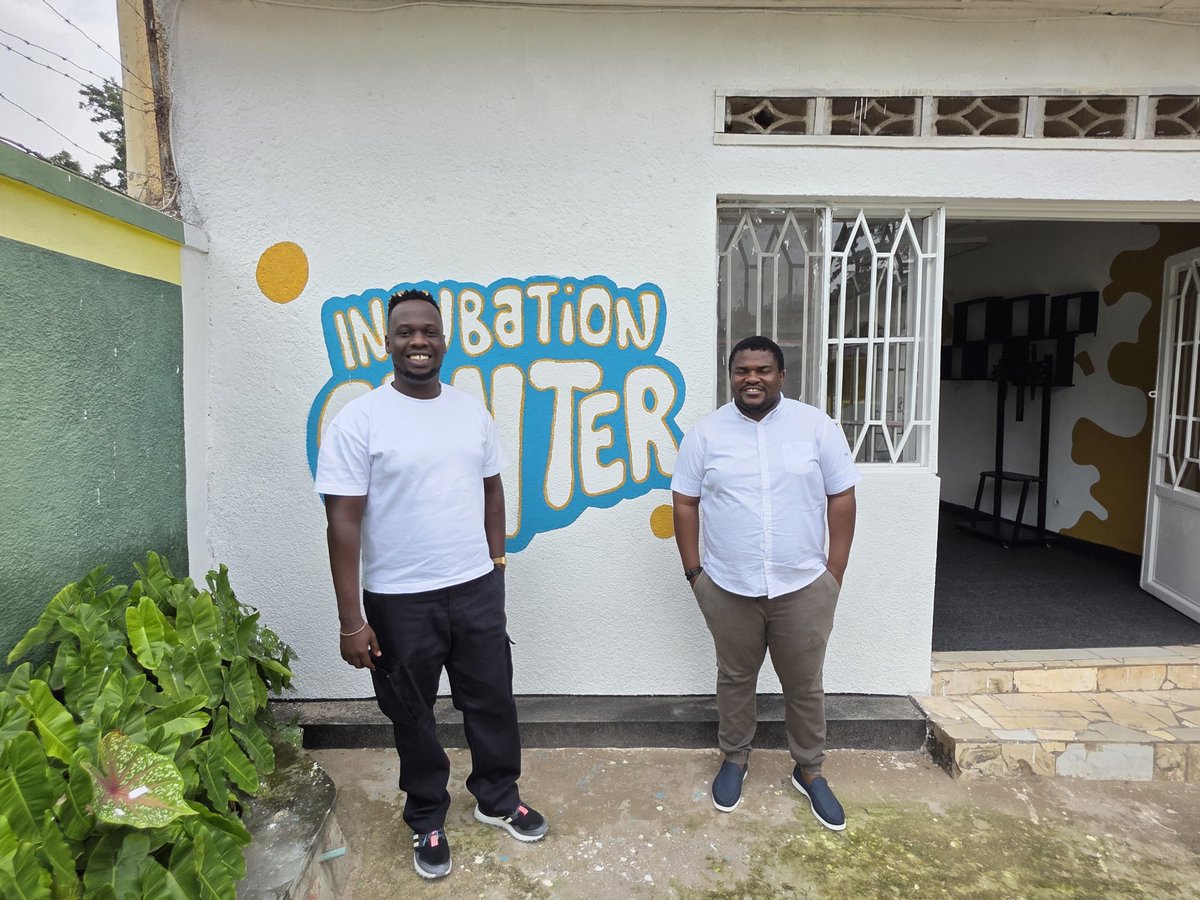 Ase_RDCongo's tweet photo. ASE à Bujumbura:formation en leadership environnemental avec Spring Communities visite d’une usine qui transforme le plastique en objets utiles.Une inspiration pour notre campagne:Moins de plastique, plus de vie transformer les déchets en opportunités durables. https://t.co/qq2elBEUEv
