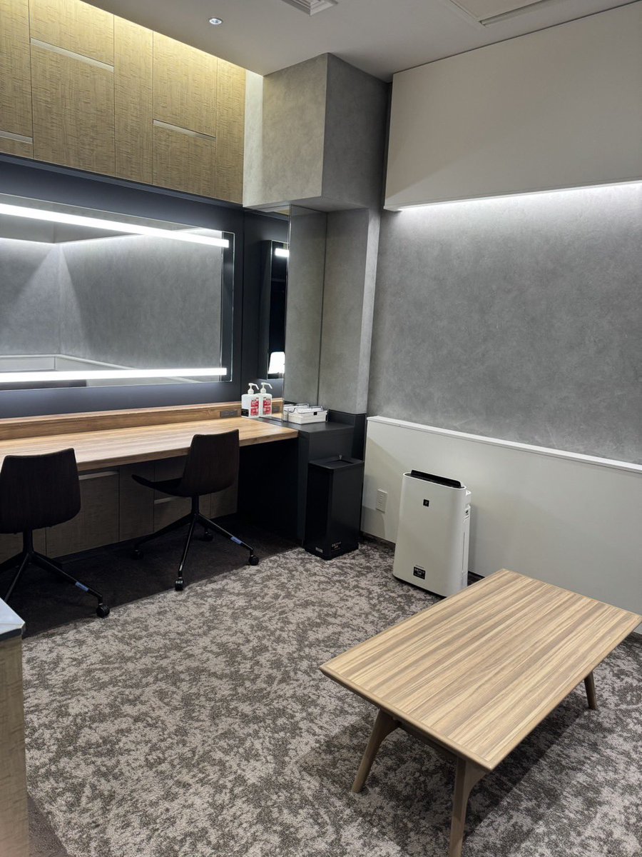 楽屋ー✌🏻💖ﾋﾟｱﾋﾟｱｯ
#VWP現象4