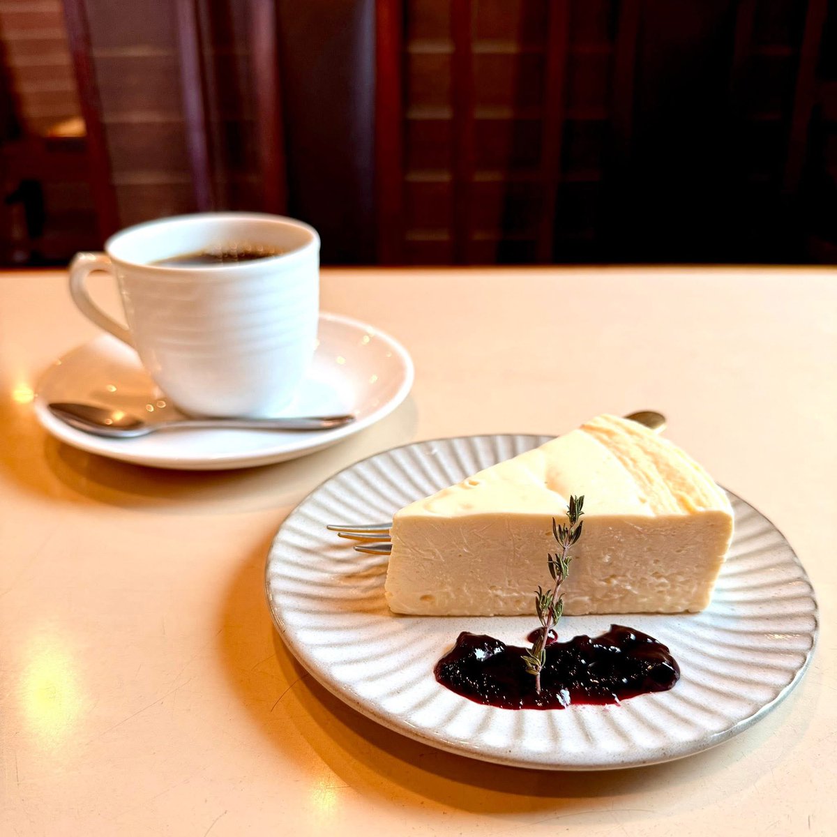 カラス tweet media