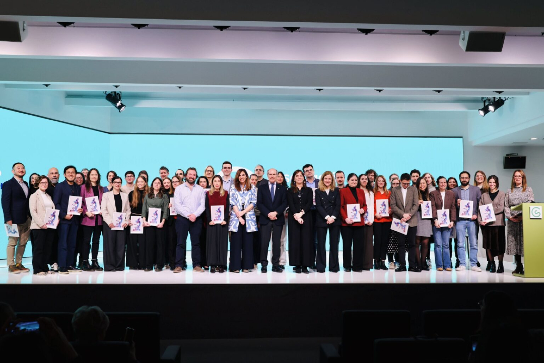 IBECBarcelona's tweet photo. 🎉 L’#IBEC celebra que s’han atorgat tres ajuts de l’Asociación Española Contra el Cáncer (AECC) a investigadors del centre en la convocatòria 2025.

Els projectes seleccionats impulsen noves estratègies en immunoteràpia, nanomedicina i càncer pediàtric. 👇 https://t.co/kKNsknU69V