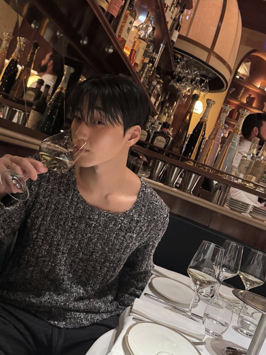 鎖骨見せつけるのはズルいと思うんですよね😍