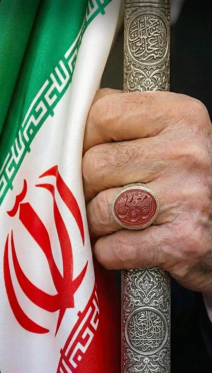 رهبر معظم انقلاب: پرچم جمهوری اسلامی ایران همان پرچم ائمه و انبیاء است
#جانم_فدای_پرچم  #ایران_باعزت