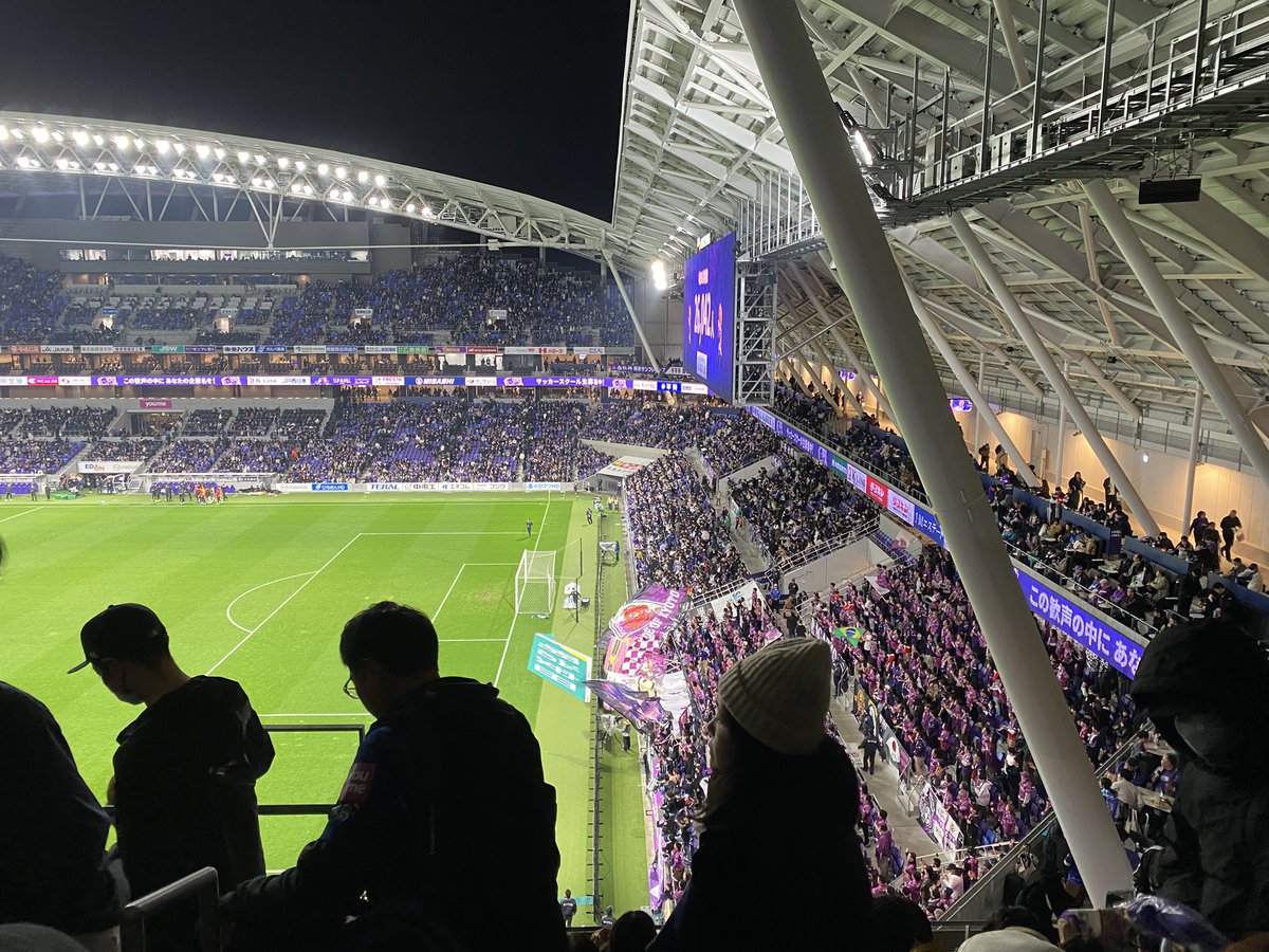 Akeith15's tweet photo. 京都の粘り勝ち。
広島はクロスを点で合わせるサッカーから大分変わって、ダイレクトで崩し切るサッカーは観てて楽しかったな。加藤が全部外してたけど。 https://t.co/m80tPgrgrR