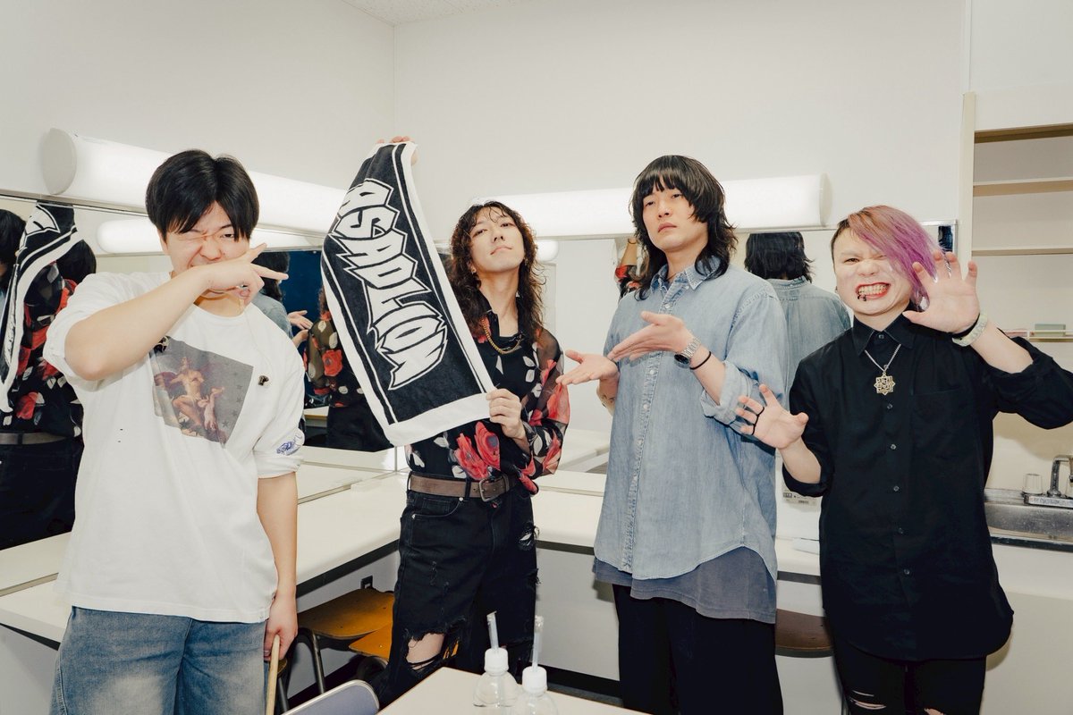 ASADLION_japan's tweet photo. 【LIVE PHOTO📸】
昨夜はESPの卒業制作に出演させていただきました！
大切な日を任せてくれてありがとう🔥

2026.2.26
ESPエンタテインメント東京

1.ガムシャラ
2.会いたい
3.此の場所
4.幸せの在処
https://t.co/tGJNH4VIpmが終わる夜に
6.美しい日
7.こころ
8.愛してんぜ

Photo by @su_su_yls https://t.co/4ZZQlmmItE