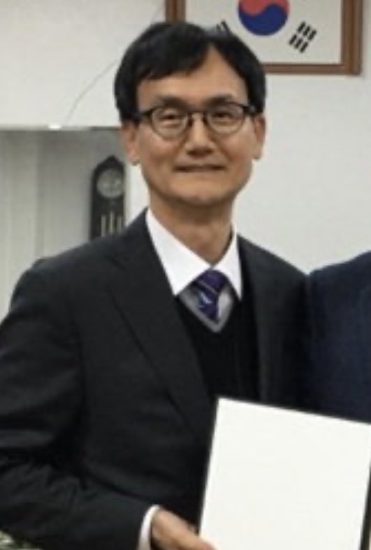 He literally ruined the lives of these young girls, can’t anyone find him and kick his ass? Korea is just a joke