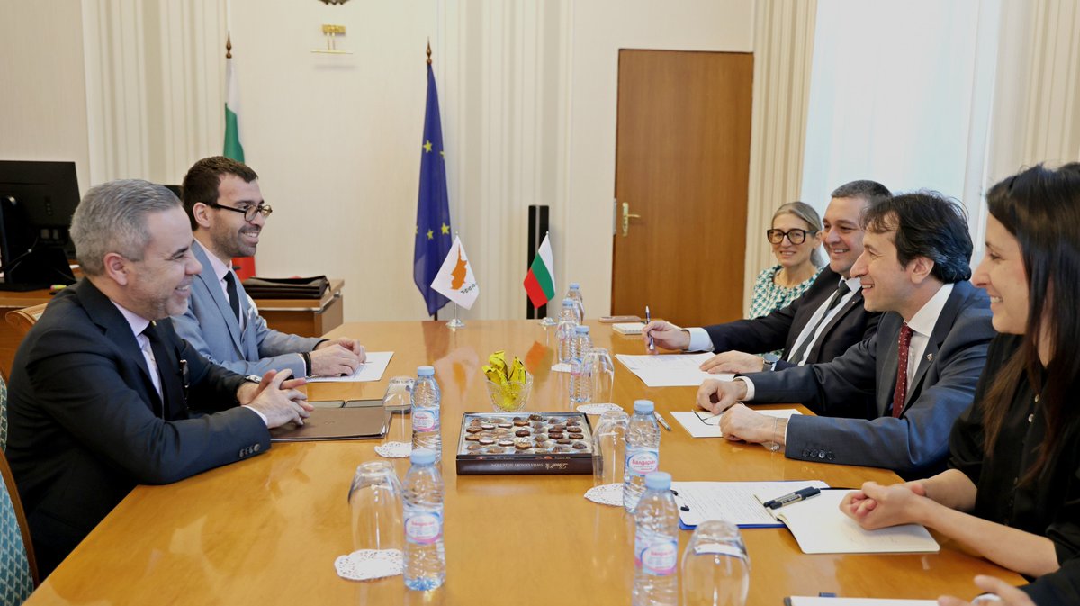 CyprusinBG's tweet photo. Ambassador Haralambos Kafkarides met today in Sofia with the new Bulgarian Minister of Transport and Communications, Mr. @Korman_Ismailov.
The current agenda of the Cyprus Presidency on Transport and Telecommunications was presented by the Cypriot Ambassador.

#CY2026EU https://t.co/8VlAsryqOq