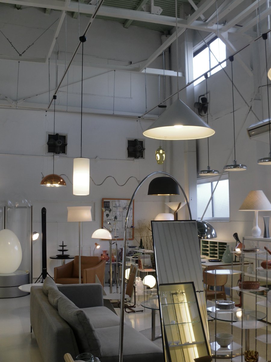 n_o_u__'s tweet photo. 大阪の"hue nest studio"引っ越しに向けてインテリアショップ巡りしていてたどり着いたお店。頻繁に買付しているようなので、定期的にチェックしに行きたい ✔︎ 店員さんも気さくで楽しい時間だった〜〜 https://t.co/epJExSLwJS