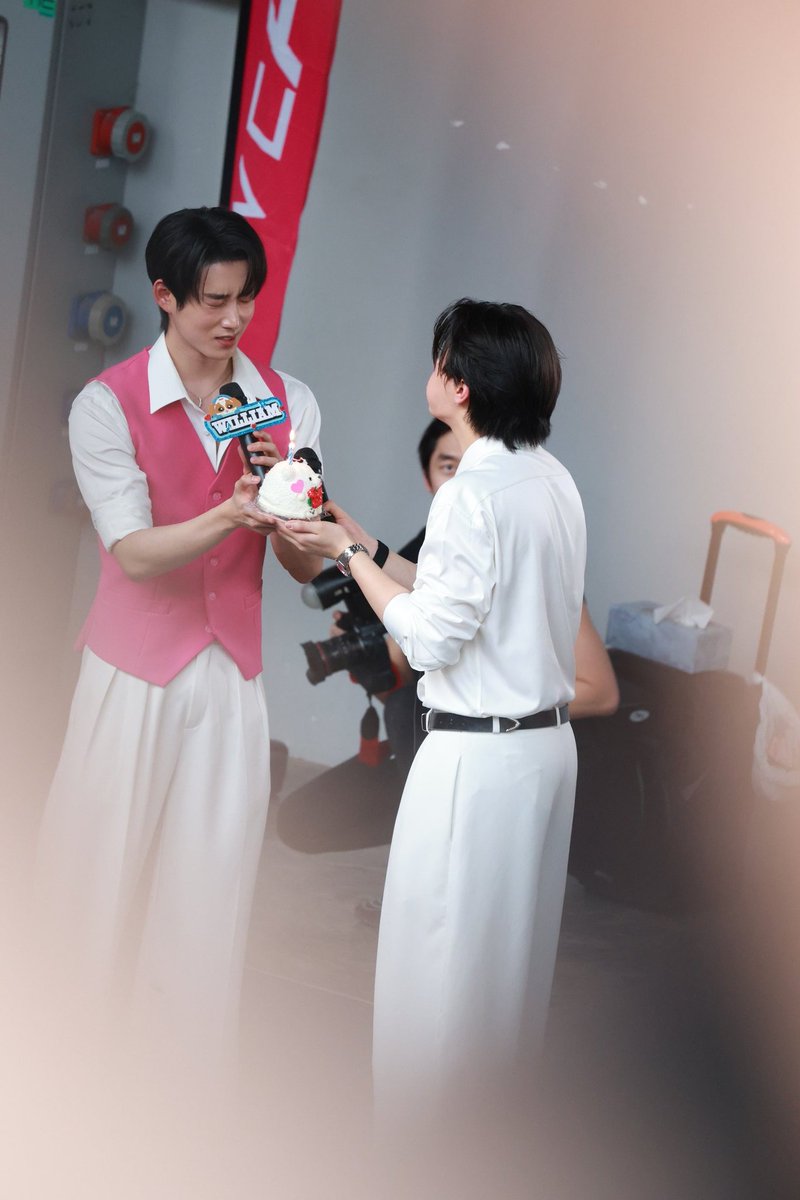 เป่าเค้ก❌️
เป่าเคะ✅️

WILLIAMEST GLOW ERA #EVEANDBOYXWILLIAMEST #WilliamEst