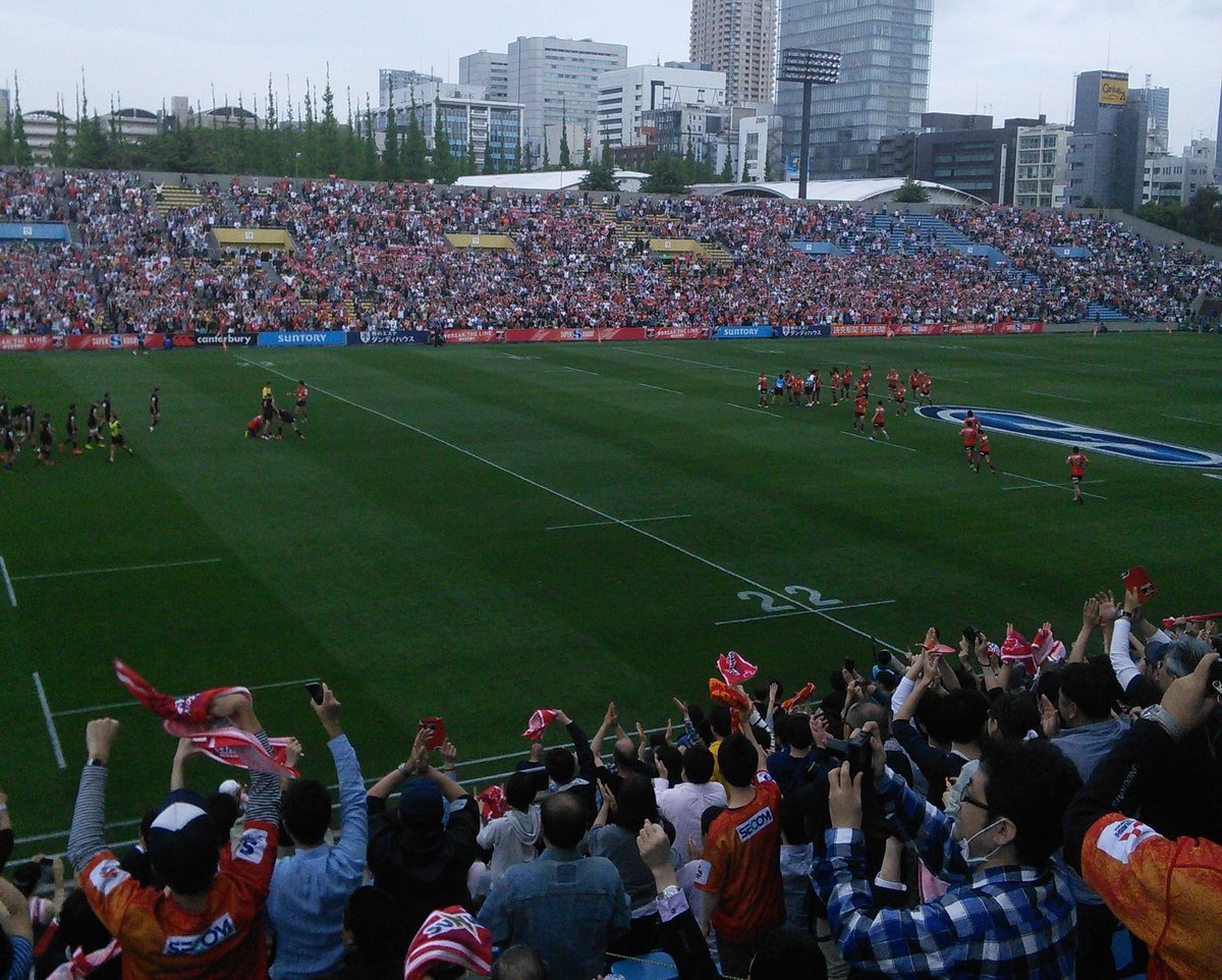 nobpa's tweet photo. 初勝利のJAGUARES戦2016.4.23 スタンドはお祭り騒ぎだった　#SUNWOLVES #Awoooooo https://t.co/4CleRkESMn