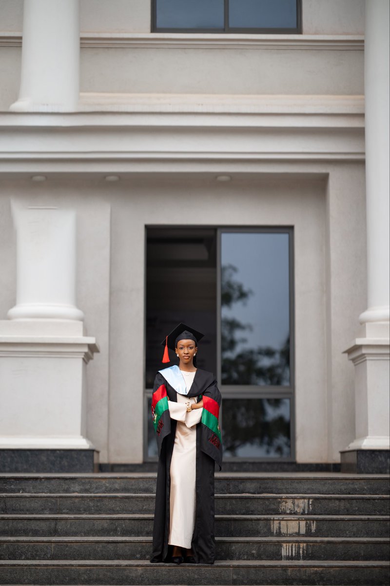 Xhamie7's tweet photo. Ms.Bookworm graduates🥳😭❤️📚Makerere has been home for four years, now it’s time to fly out of the nest ✅ Thanks to God and great friends ��
Toast to new chapters🥂
#MsBookworm #BJCO21U
#CommsGuru #Mak76thGrad #GraduationVibes #MakerereUniversity https://t.co/eCLc5zc0ZQ