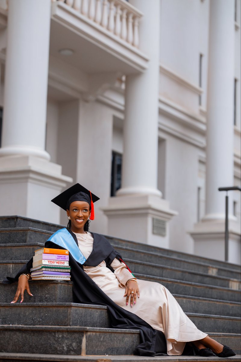 Xhamie7's tweet photo. Ms.Bookworm graduates🥳😭❤️📚Makerere has been home for four years, now it’s time to fly out of the nest ✅ Thanks to God and great friends ��
Toast to new chapters🥂
#MsBookworm #BJCO21U
#CommsGuru #Mak76thGrad #GraduationVibes #MakerereUniversity https://t.co/eCLc5zc0ZQ