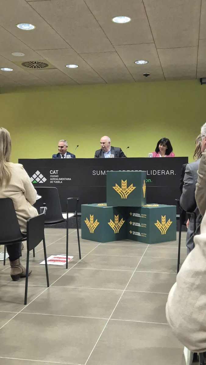 phnavarra's tweet photo. Hoy estamos en la CAT (Ciudad Agroalimentaria de Tudela) en el acto de presentación en la revista Alimentos DNavarra
-----------------------------
Gaur CATen (Ciudad Agroalimentaria de Tudela) gaude, "Alimentos DNavarra" aldizkariaren aurkezpen ekitaldian. https://t.co/MyulmrOlAn